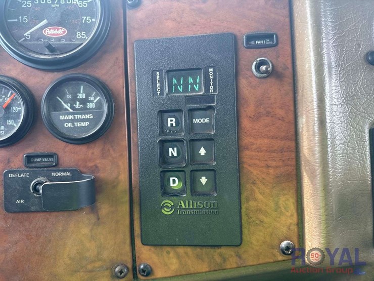 2007-peterbilt-335-image-17