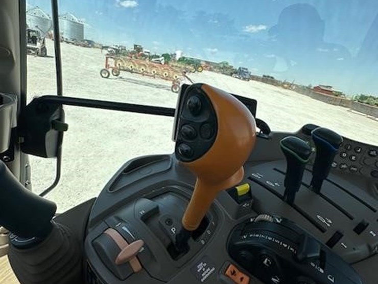 2013-john-deere-6125r-image-27