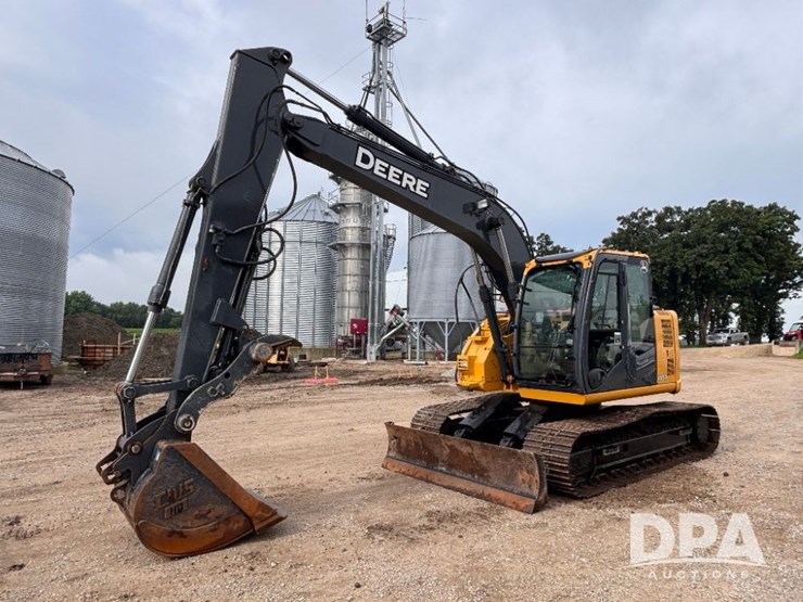 2012-deere-135d-image-1