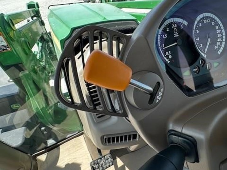 2013-john-deere-6125r-image-25