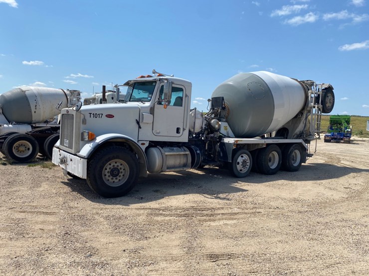 2015-peterbilt-365-image-1
