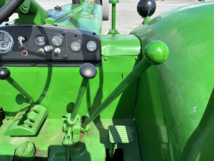1958-john-deere-820-image-45