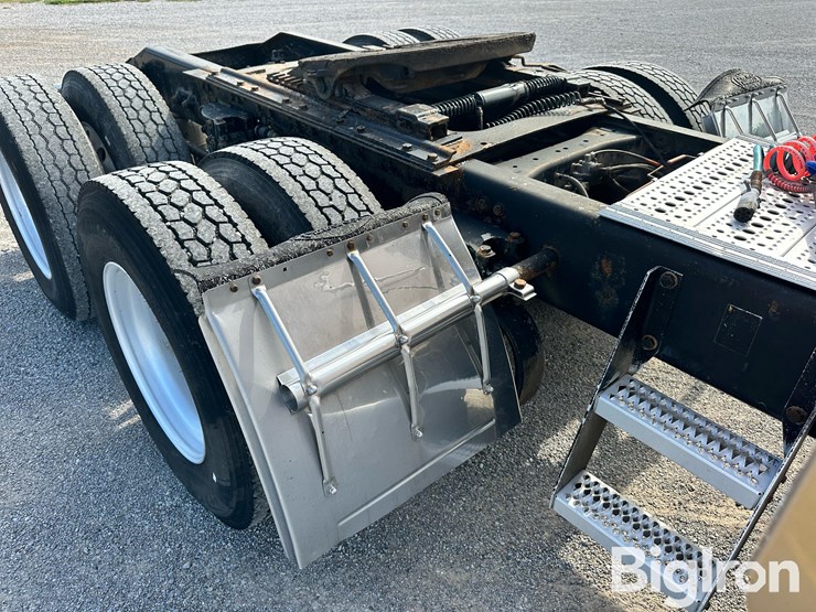 2005-peterbilt-379-image-12