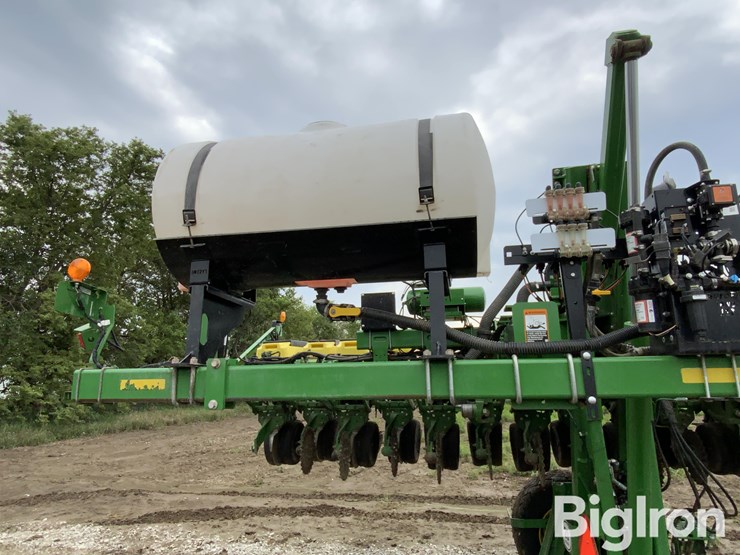 2021-john-deere-1745-image-17