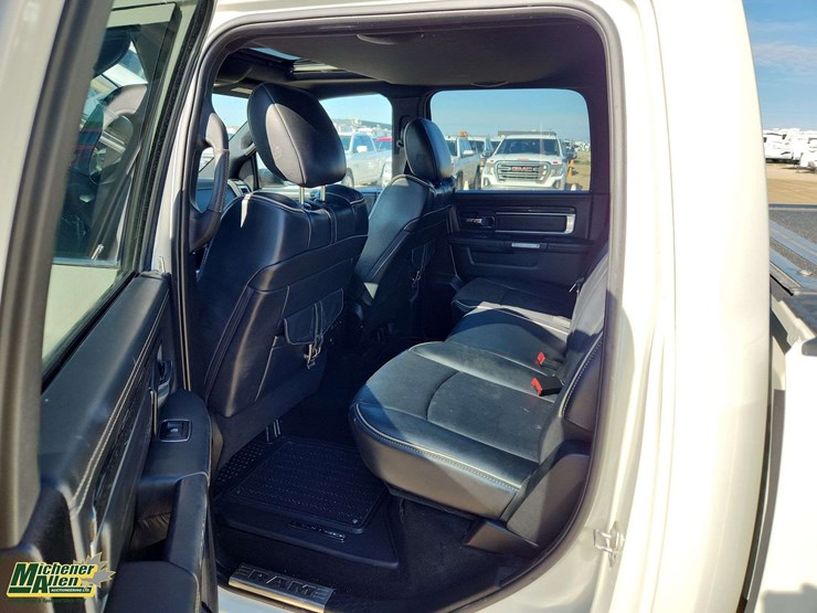 2016-ram-1500-laramie-image-14