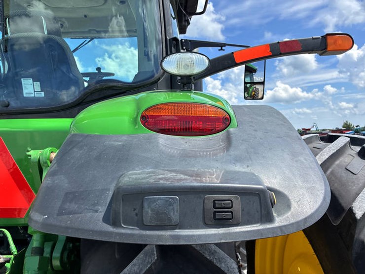 2018-john-deere-8400r-image-26