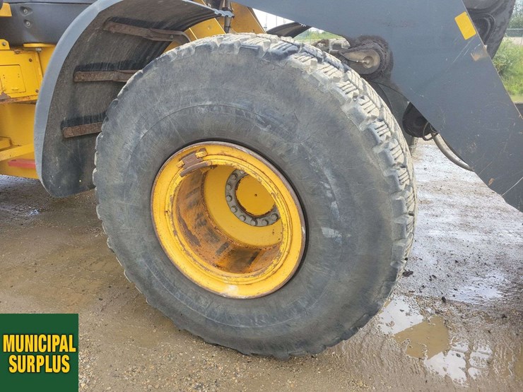 2017-deere-724k-image-11