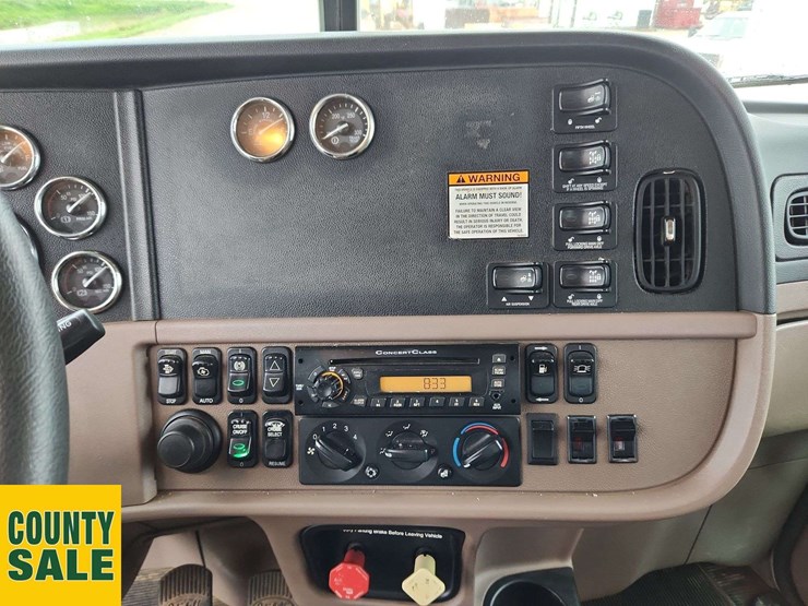 2012-peterbilt-367-image-9
