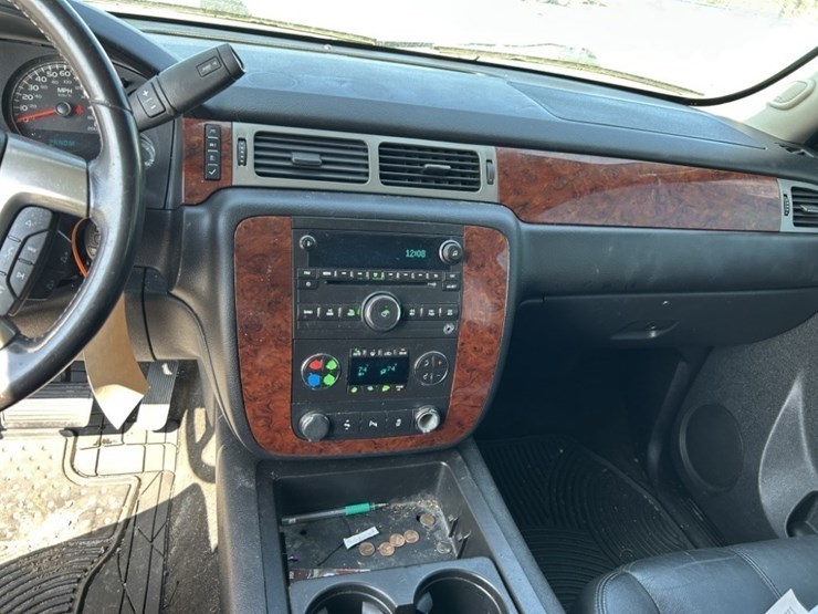 2012-chevrolet-tahoe-lt-image-17