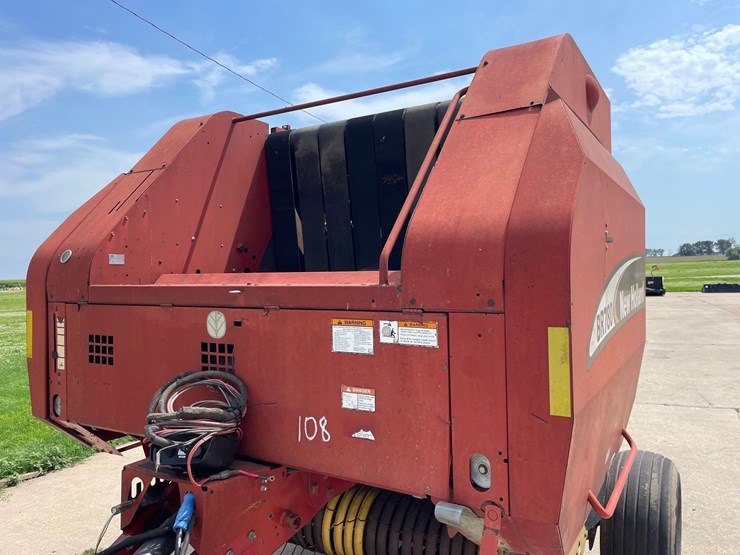 new-holland-br780-image-16