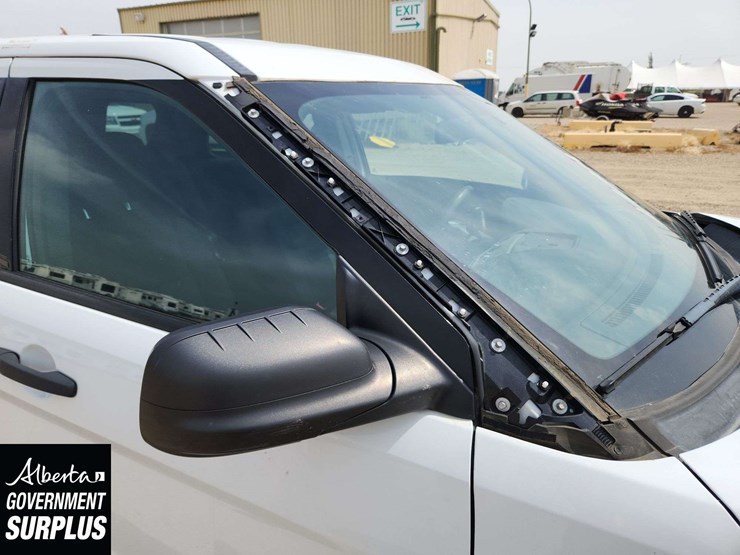 2015-ford-explorer-image-30