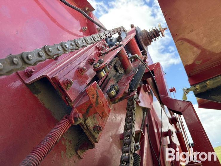 2012-new-holland-br7090-image-19