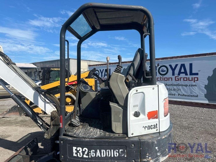 2016-bobcat-e32i-image-24