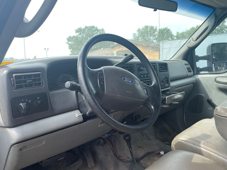 2003-ford-f550-image-66