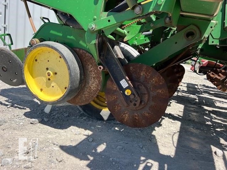 1993-john-deere-7200-image-17