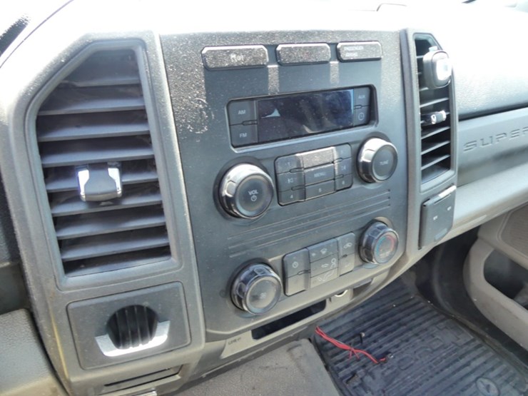 2019-ford-f350-xl-image-16