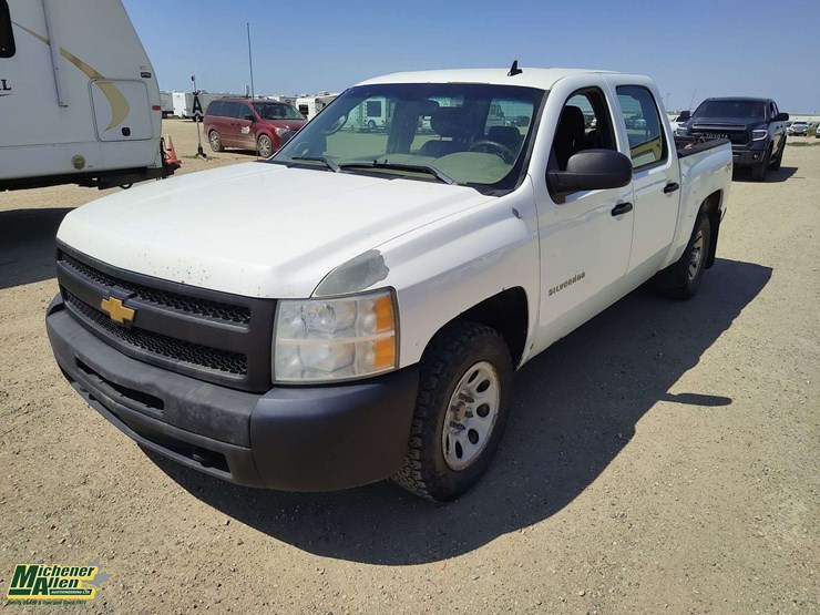 2013-chevrolet-silverado-1500-image-1