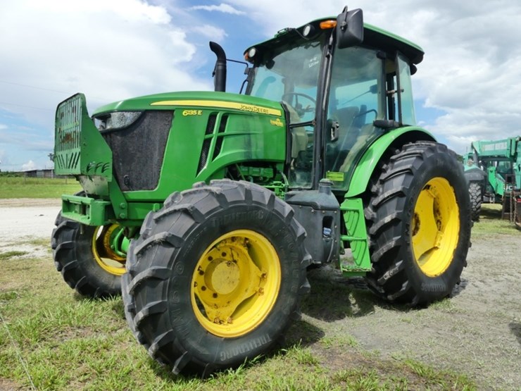 2022-john-deere-6135e-image-1
