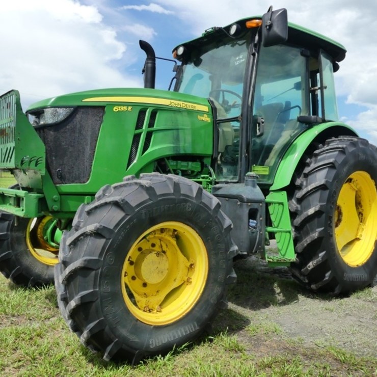 2022 JOHN DEERE 6135E