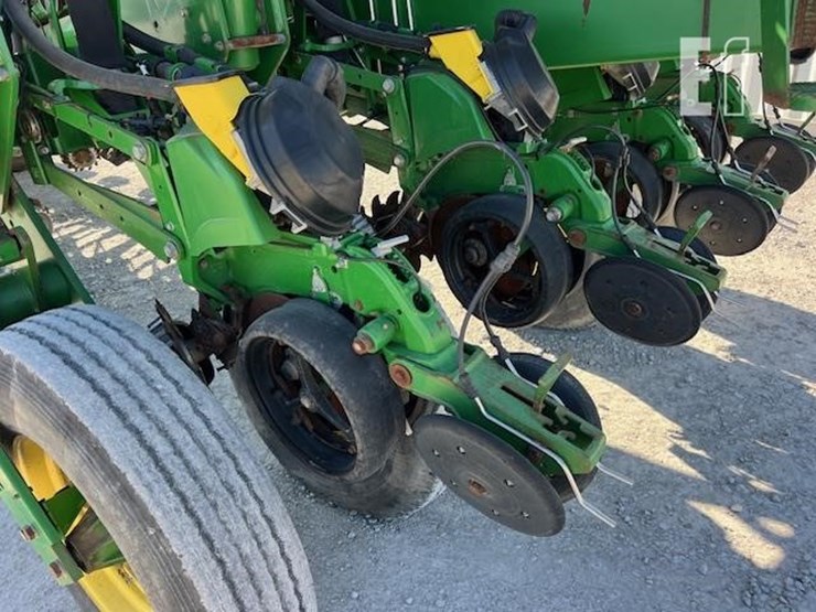 2009-john-deere-1770nt-image-51
