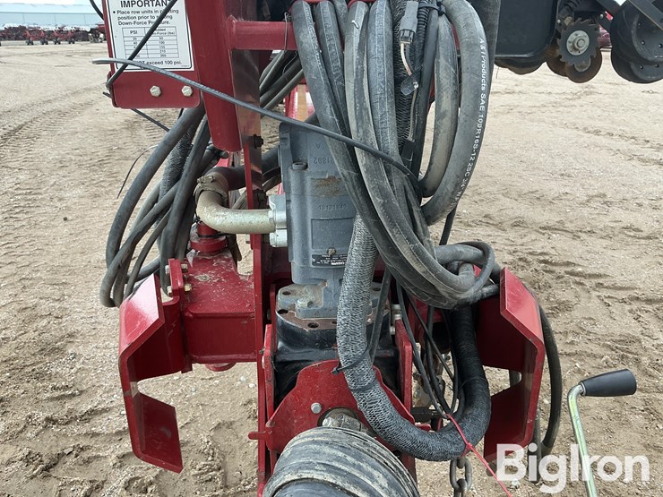 2011-case-ih-1240-image-11