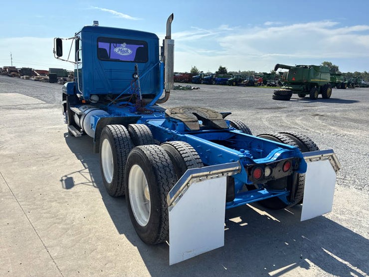 1996-mack-ch613-image-8