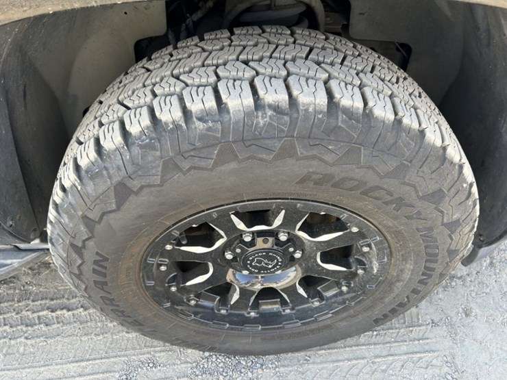 2012-chevrolet-tahoe-lt-image-33