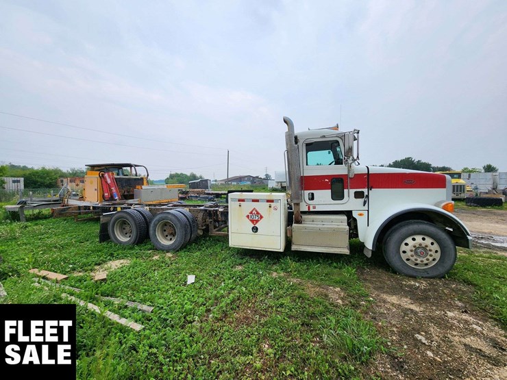 2016-peterbilt-365-image-5