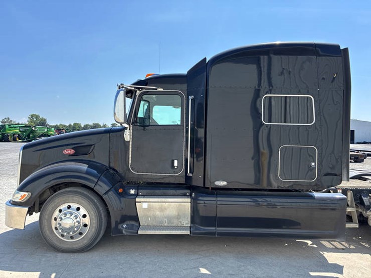 2011-peterbilt-386-image-50