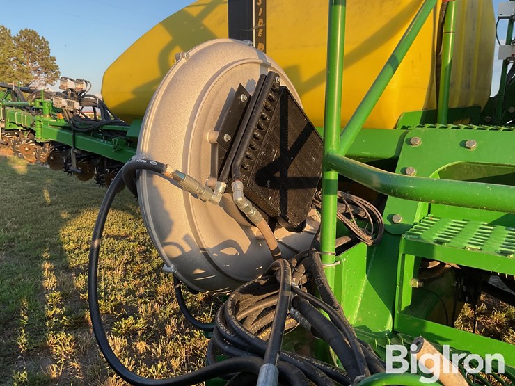 2013-john-deere-dr24-image-19