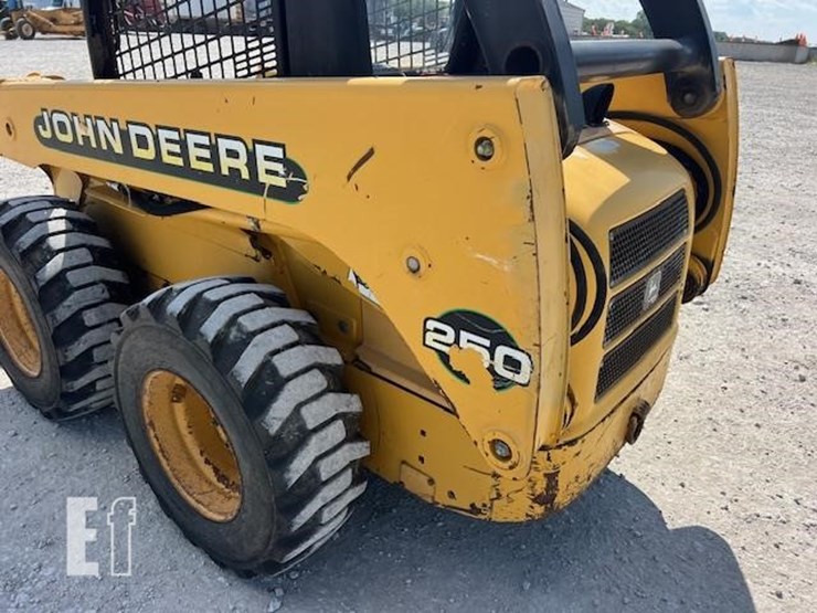 deere-250-image-14