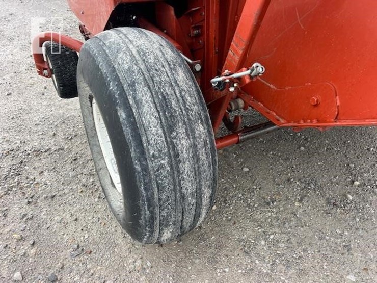 hesston-856a-image-24