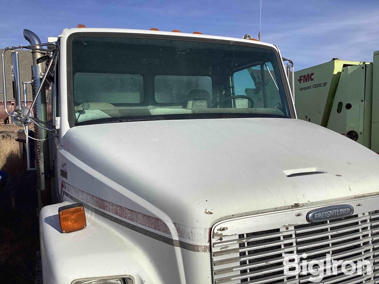 1998-freightliner-fl70-image-16