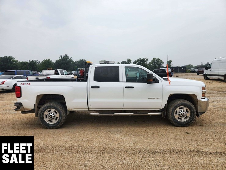 2015-chevrolet-silverado-2500hd-image-13