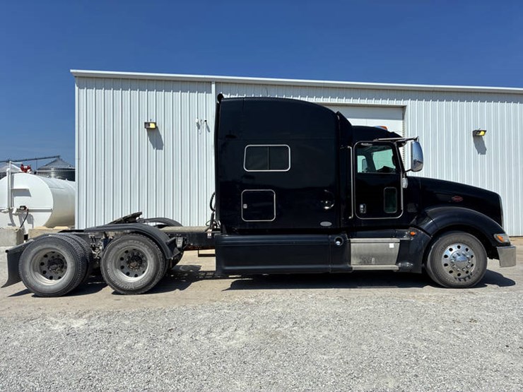 2011-peterbilt-386-image-4
