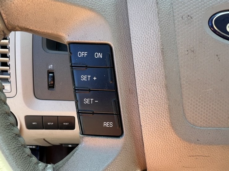2012-ford-escape-image-28