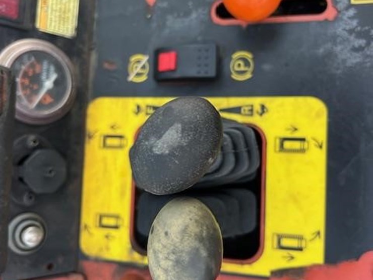 2020-ditch-witch-sk800-image-18