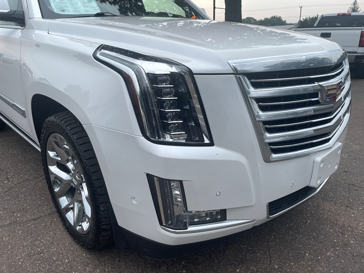 2017-cadillac-escalade-image-12