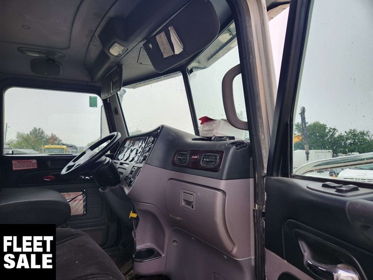 2016-peterbilt-365-image-28