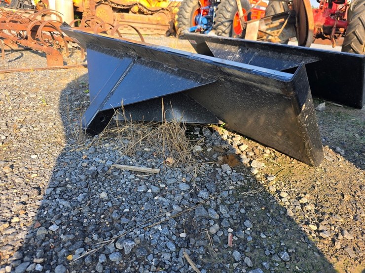 new-kivel-skidloader-hitch-image-1