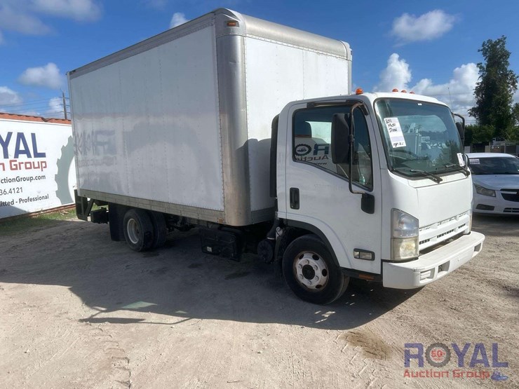 2011-isuzu-npr-image-2