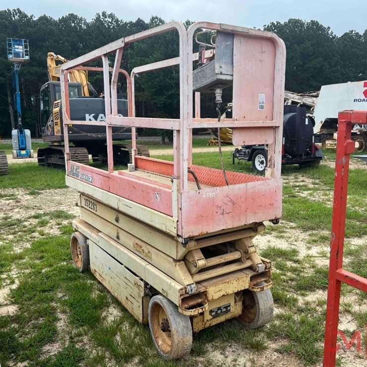 JLG 2032E2
