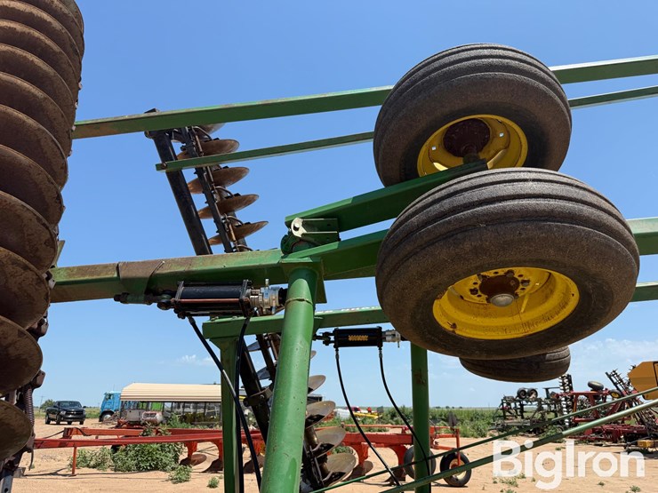 john-deere-235-image-17