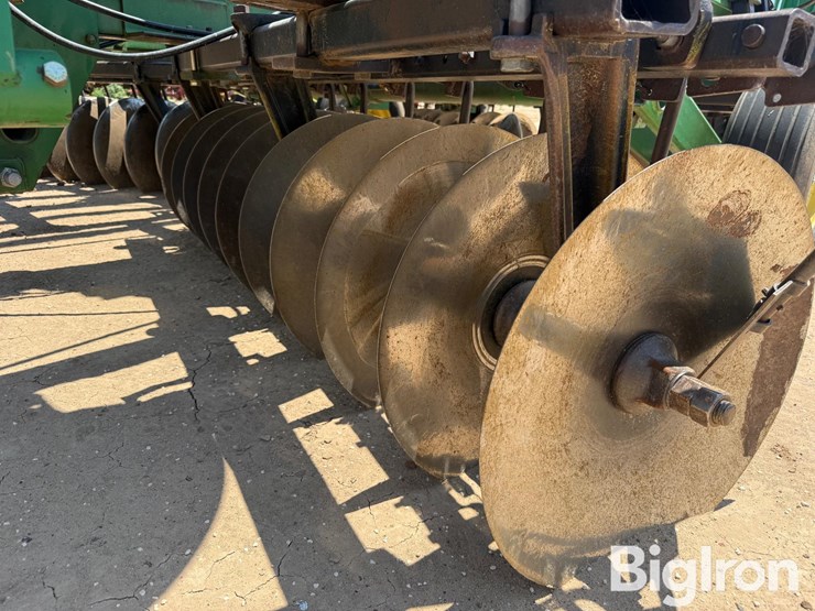 john-deere-235-image-14