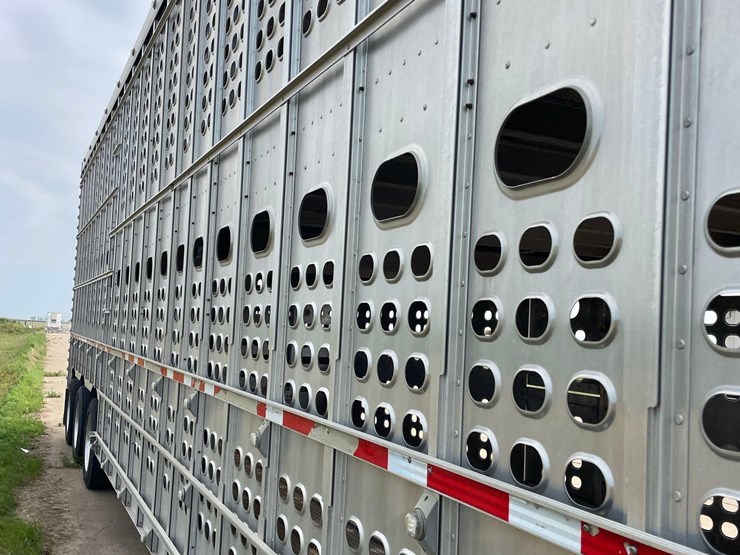 2021-eby-livestock-trailer-image-31