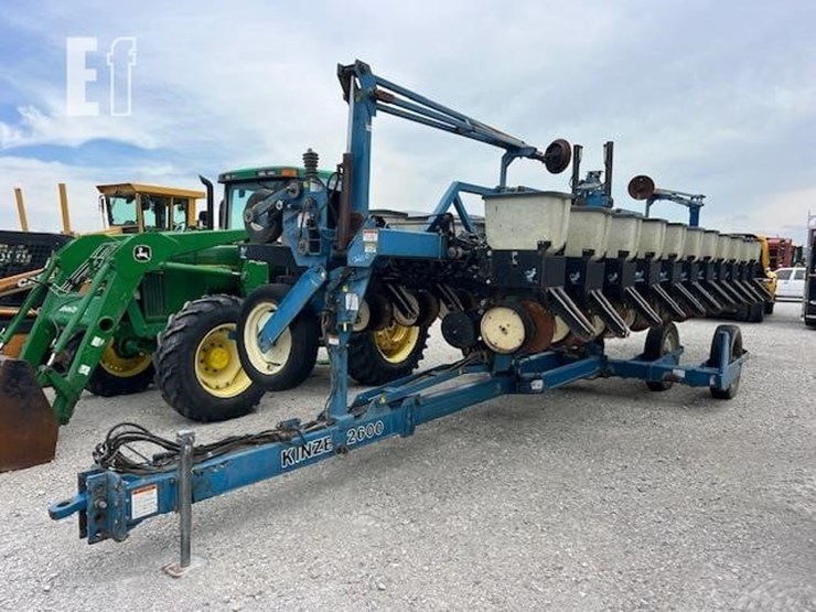 kinze-2600-image-1