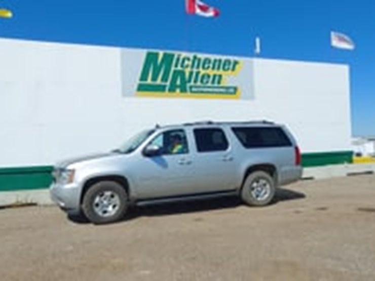 2011-chevrolet-suburban-image-26