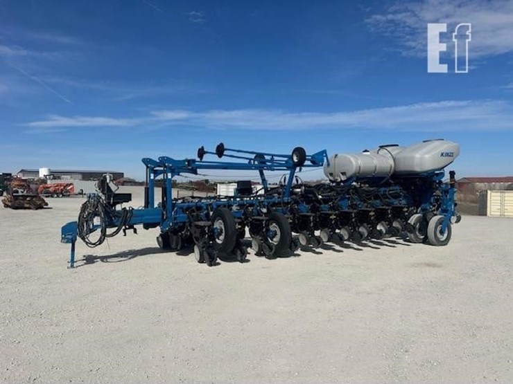 2014-kinze-4900-image-1