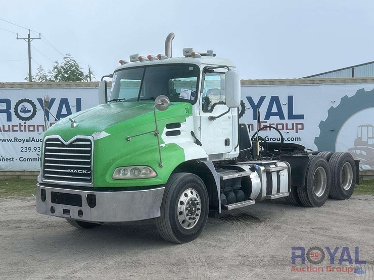 2012-mack-cxu613-day-cab-t/a-wet-kit-truck-tractor-image-1