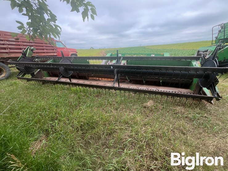 john-deere-220-image-8